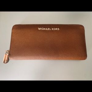 MICHAEL KORS BEDFORD ZIP AROUND WALLET
